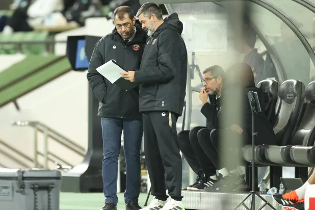 فابيو كاريلي مدرب فريق ضمك (تصوير: عدنان مهدلي)