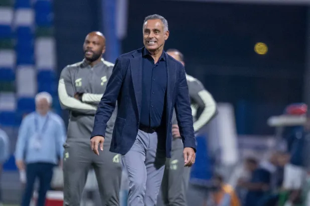 البرتغالي جوزيه غوميز مدرب الفتح (تصوير: سعد الدوسري)