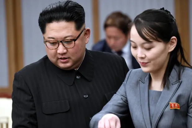 Kuzey Kore lideri Kim Jong Un ve kız kardeşi Kim Yo Jong (Arşiv - Reuters)