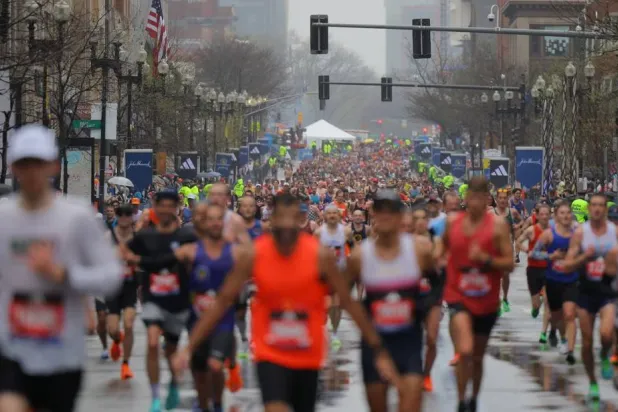 خلايا الدم الحمراء في عينات الرياضيين بعد خوض السباقات الشاقة كانت أقل مرونة (أرشيفية - رويترز)