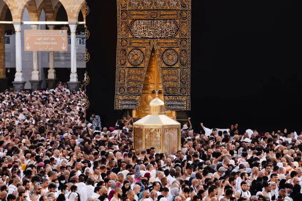 مبادرة «عمرة هدية» تتيح العمرة بالإنابة عن غير القادرين (جمعية هدية الحاج والمعتمر)