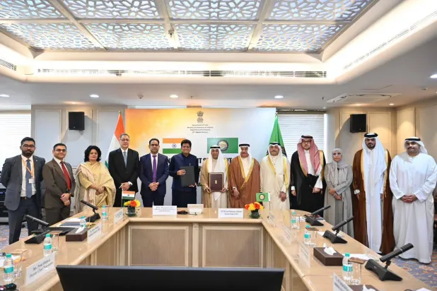 Officials pose for a photo following the signing of the agreement between the Gulf Cooperation Council and India. (Asharq Al-Awsat) 