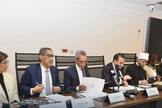 لجنة الاتصالات بمجلس النواب المصري تستمع إلى رؤى عدد من الوزراء قبل إصدار تشريع يحد من مخاطر الإنترنت على الأطفال (وزارة الشؤون النيابية)