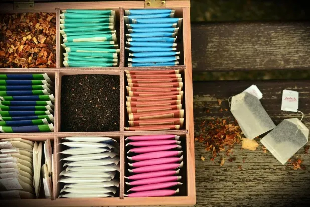 تساعد بعض أنواع الشاي على إنقاص الوزن بفضل مضادات الأكسدة التي تعزز عملية الأيض وتساعد على الهضم (بيكسباي)