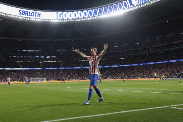 المهاجم النرويجي ألكسندر سورلوث يحتفل بهاتريك أتلتيكو مدريد (إ.ب.أ) 