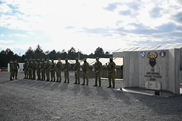 جنود في مقر مركز تدريب القوات البرية - معسكر جومسبورغ في ليبا جنوب شرقي بولندا (إ.ب.أ)