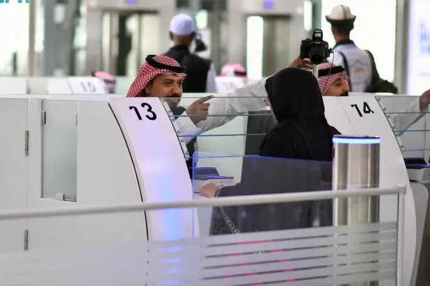 فن التعامل وسرعة الإنجاز من أبرز خصائص منسوبي الجوازات (واس)