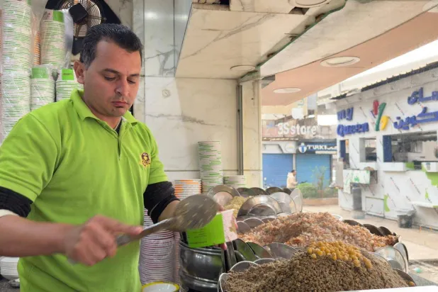 معظم مطاعم الكشري يتم غلقها في بدايات شهر رمضان بمصر (الشرق الأوسط)