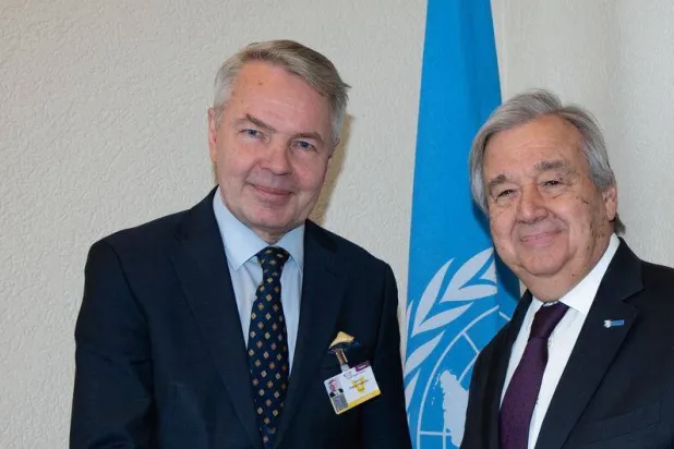 الأمين العام للأمم المتحدة أنطونيو غوتيريش ومبعوثه الشخصي إلى السودان بيكا هافيستو (إعلام الأمم المتحدة)