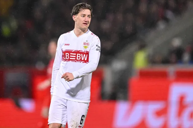 أنجيلو ستيلر خلال مباراة في الدوري الألماني لكرة القدم بين هايدنهايم وشتوتغارت (د.ب.أ)