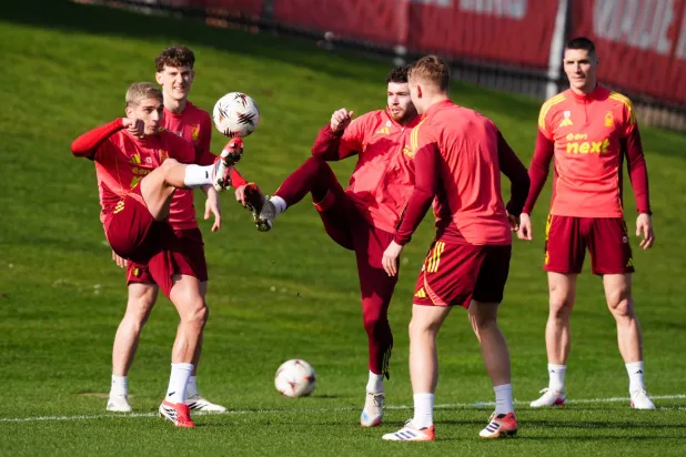 لاعبو فورست يتدربون بحماس قبل موقعة فناربغشة الحاسمة (د ب ا)