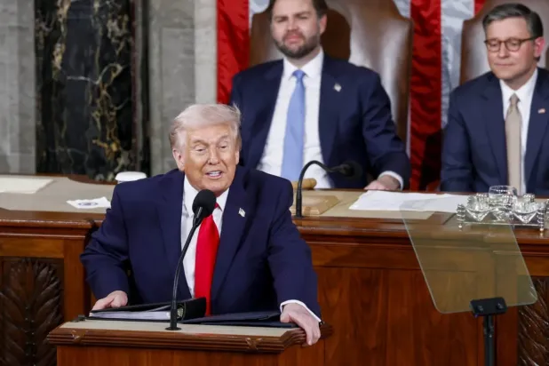 Başkan Trump, Başkan Yardımcısı JD Vance ve Temsilciler Meclisi Başkanı Mike Johnson eşliğinde, salı günü Kongre'nin ortak oturumunda Birliğin Durumu konuşmasını yaptı (EPA)