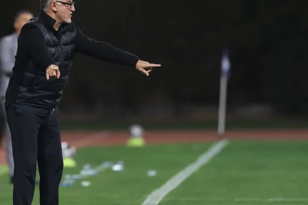 كريستوف غالتييه مدرب نيوم (تصوير: عبد العزيز النومان)