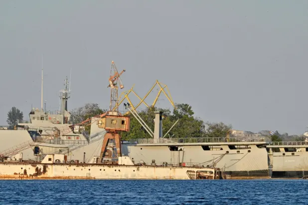 Havana'da bir yakıt rafinerisi (AFP)