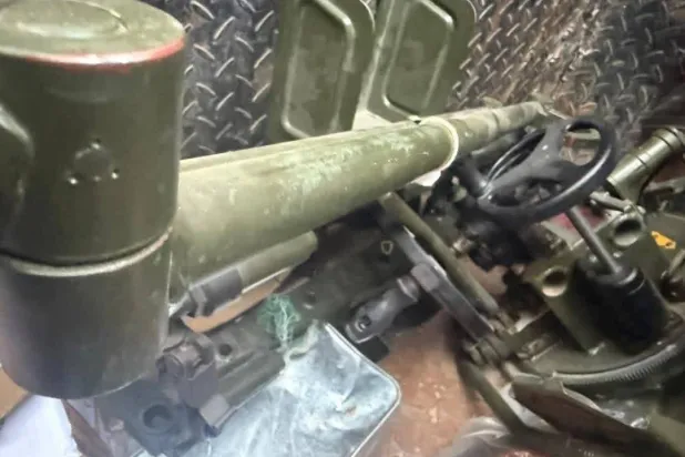 مدفع هاون كان ضمن شحنة الأسلحة المهربة التي ضُبطت في المكلا (إعلام محلي)