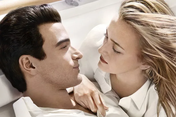 جون إف. كينيدي جونيور وكارولين بيسيت قصة حب عاصفة انتهت بتحطّم طائرة (منصة إف إكس هولو)