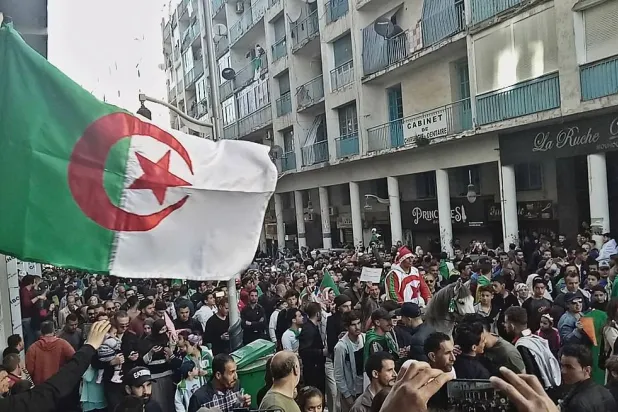 ملاحقة أبرز وجهاء النظام بعد اندلاع الحراك الشعبي عام 2019 (ناشطون)