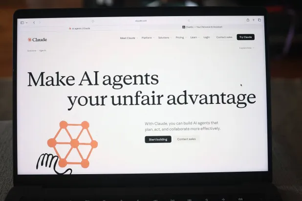 صورة لموقع «كلود» للذكاء الاصطناعي الذي طورته شركة أنثروبيك (أ.ف.ب) 