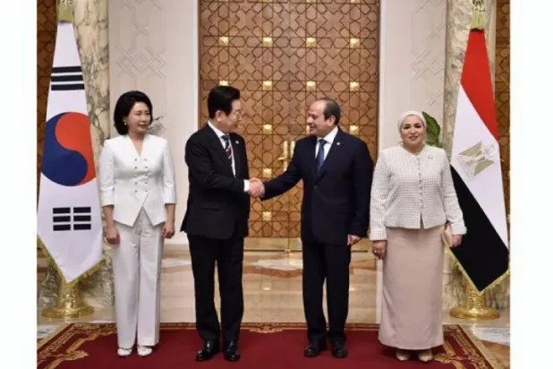 الرئيس المصري وقرينته فى استقبال الرئيس الكوري الجنوبي وقرينته بالقاهرة في نوفمبر الماضي (الرئاسة المصرية)