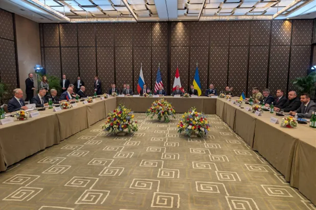 صورة للمحادثات بين أوكرانيا وروسيا بقيادة واشنطن في جنيف لإنهاء الحرب 17 فبراير (رويترز)