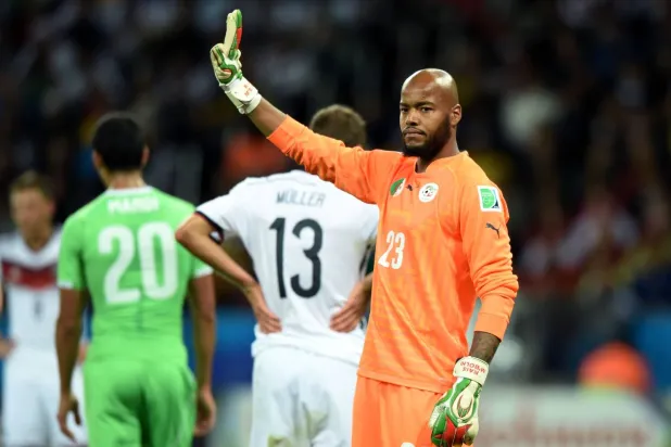  الدولي الجزائري رايس مبولحي (رويترز)