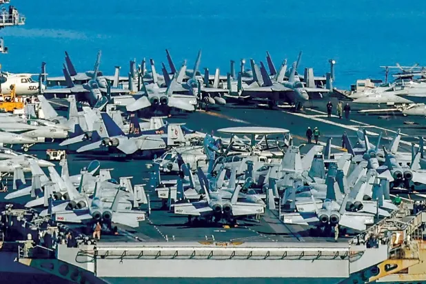 ABD uçak gemisi USS Gerald R. Ford dün Yunanistan'ın Girit adasından ayrıldı (AFP)