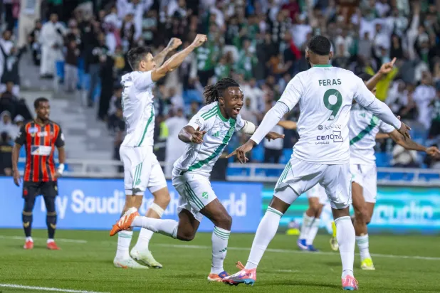 فرحة أهلاوية بهدف الفوز (تصوير: سعد الدوسري)