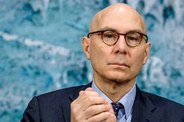  حرب السودان الدائرة منذ منتصف أبريل 2023 تسببت في دمار كبير للبلاد... (أ.ف.ب) وفي الإطار فولكر تورك (أ.ف.ب)