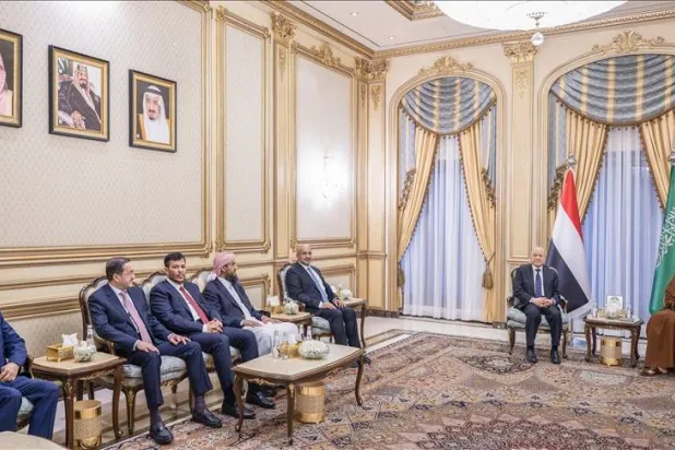Saudi Defense Minister Prince Khalid bin Salman meets with Chairman of Yemen's Presidential Leadership Council Dr. Rashad al-Alimi and other members of the council. (X)