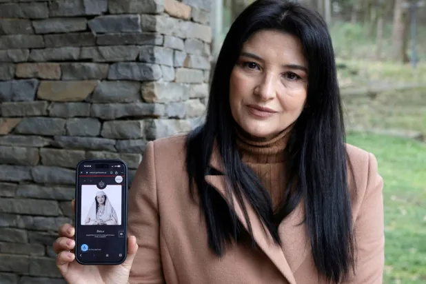 بين الجسد والبرمجة... معركة على الملامح (أ.ف.ب)