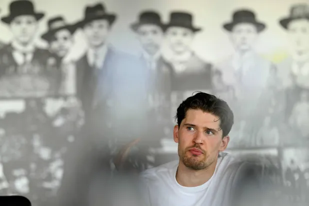 السويسري غريغور كوبيل حارس بوروسيا دورتموند (أ.ف.ب)