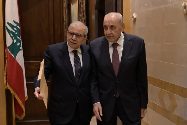 رئيس البرلمان اللبناني نبيه بري يستقبل رئيس الحكومة نواف سلام في مقر إقامته (أرشيفية - الشرق الأوسط)