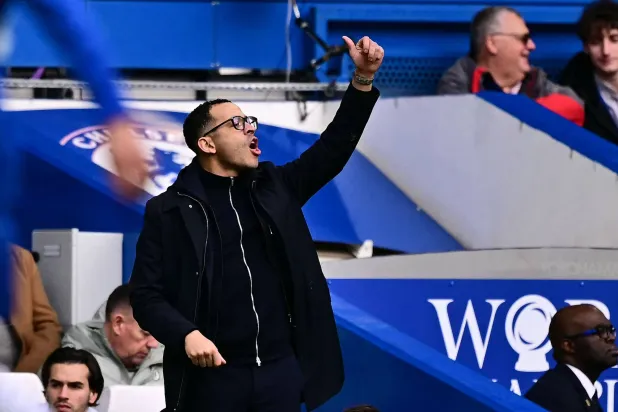 ليام روزنير مدرب تشيلسي (أ.ف.ب)