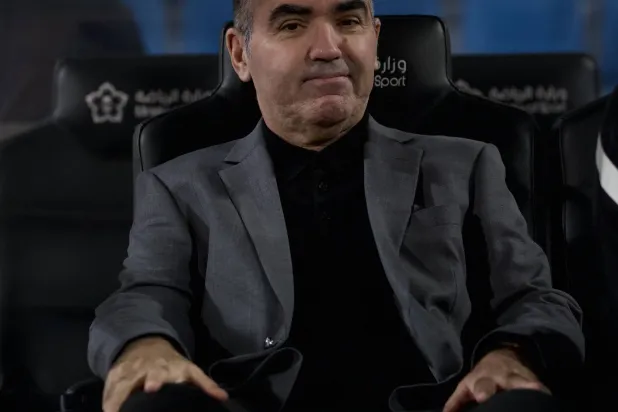 التونسي جلال قادري مدرب فريق الحزم (تصوير: نايف العتيبي) 