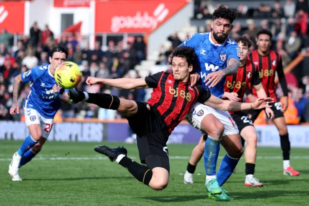 سندرلاند ينتزع التعادل مع مضيّفه بورنموث (رويترز)