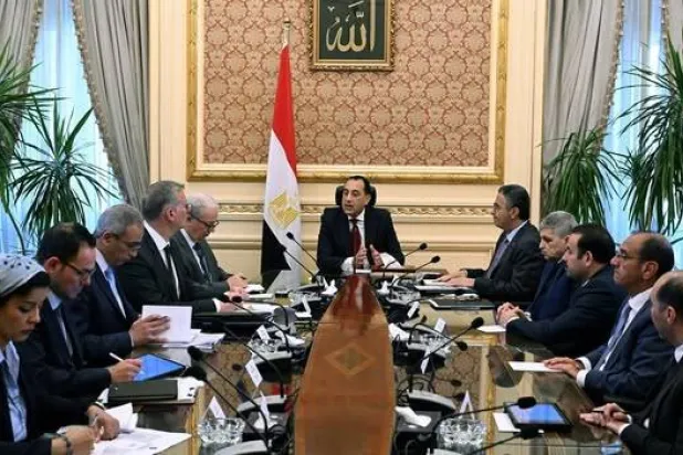 اجتماع سابق لرئيس الوزراء مع عدد من الوزراء لمتابعة الأسعار في السوق المصرية (وزارة التموين المصرية)