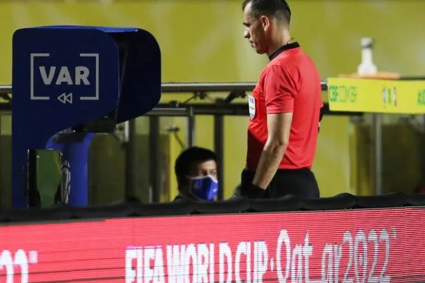 توسيع صلاحيات تقنية حكم الفيديو المساعد «فار» (رويترز)