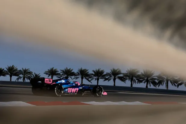 حلبة الصخير بالبحرين ستستضيف الجولة الرابعة من بطولة العالم للفورمولا 1 (رويترز)