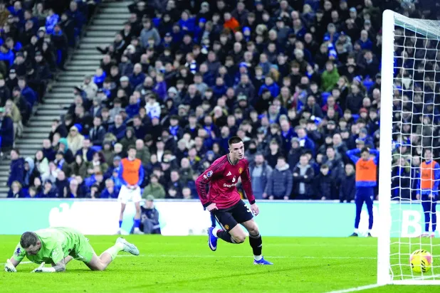 
سيسكو يهز شباك إيفرتون بهدف فوز مانشستر يونايتد (د.ب.أ)