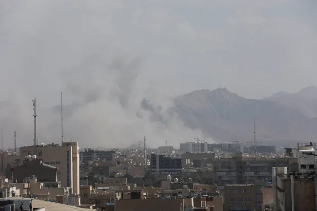 دخان يتصاعد عقب انفجار إثر الهجوم الأميركي - الإسرائيلي في طهران (رويترز)