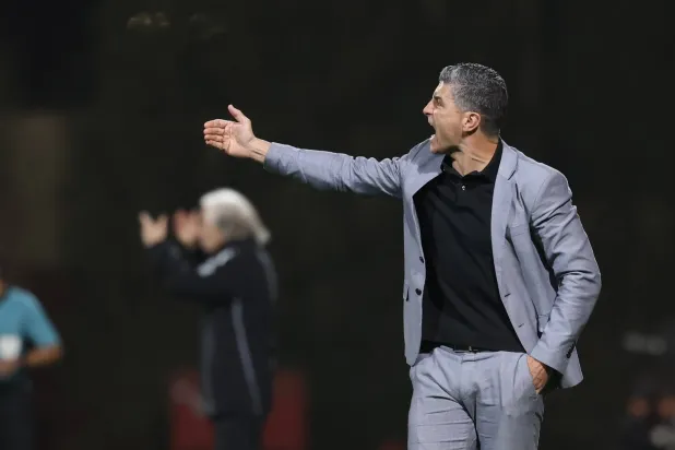 البرتغالي بيدرو مانويل، مدرب فريق الفيحاء (تصوير: عبد العزيز النومان) 