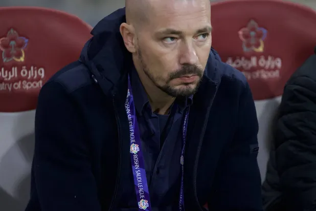 نيستور إل مايسترو مدرب النجمة (تصوير: نايف العتيبي)