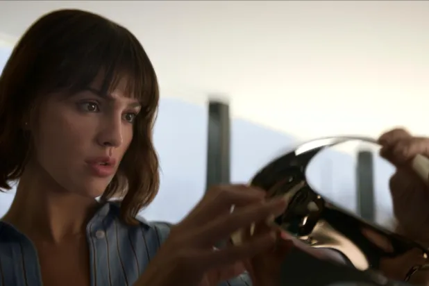 3 Cisim Problemi'nde nanoteknoloji konusunda uzmanlaşmış Auggie Salazar'ı canlandıran Meksikalı aktris Eiza González, Edgar Wright imzalı Tam Gaz'daki (Baby Driver) rolüyle de tanınıyor (Netflix)