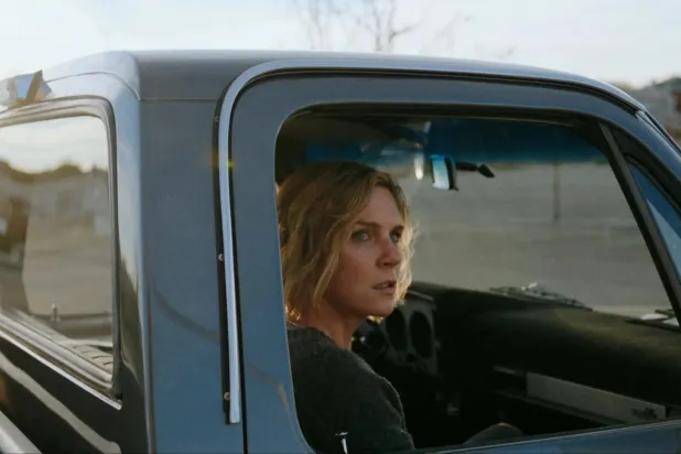 Better Call Saul'la da tanınan 53 yaşındaki Rhea Seehorn, Pluribus'taki çarpıcı başrol performansıyla Altın Küre'de Drama Dalında En İyi Kadın Oyuncu ödülünü kazandı (Apple TV)