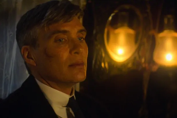 Peaky Blinders'ın sona ermesinden sonra Christopher Nolan'ın Oppenheimer filmiyle En İyi Erkek Oyuncu Oscar'ını kazanan 49 yaşındaki Cillian Murphy, Ölümsüz Adam'da bir kez daha Tommy Shelby rolünde (Netflix)