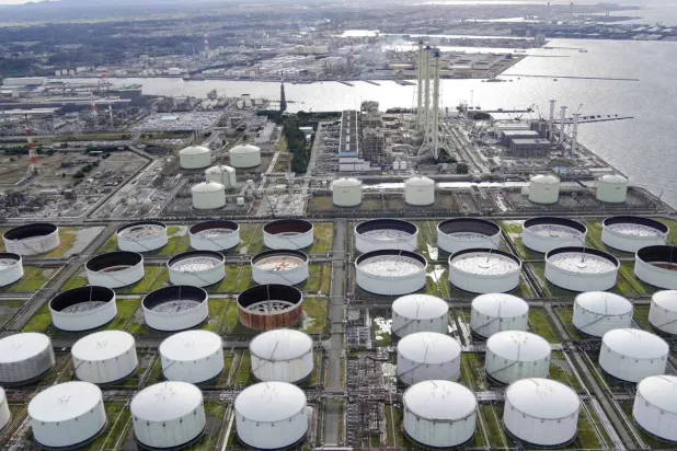 مركز تخزين النفط في كوشينغ بولاية أوكلاهوما الأميركية (رويترز)