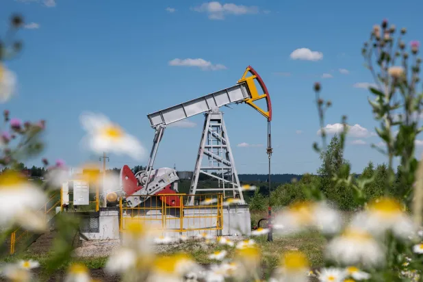 تزداد التوقعات بارتفاع برميل النفط إلى مستويات 100 دولار (رويترز)