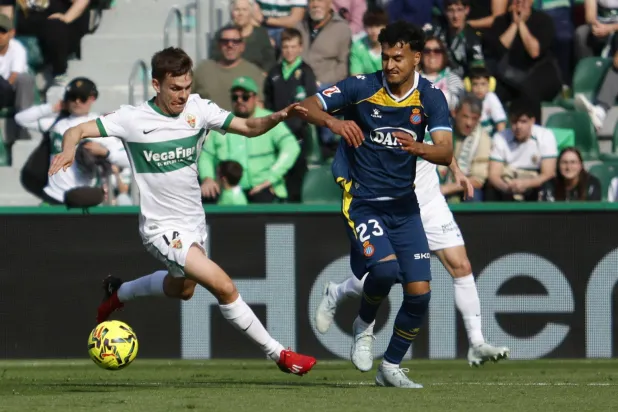 إلتشي تعادل مع ضيفه إسبانيول (إ.ب.أ)