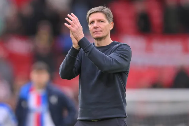 أوليفر غلاسنر المدير الفني لفريق كريستال بالاس (إ.ب.أ)