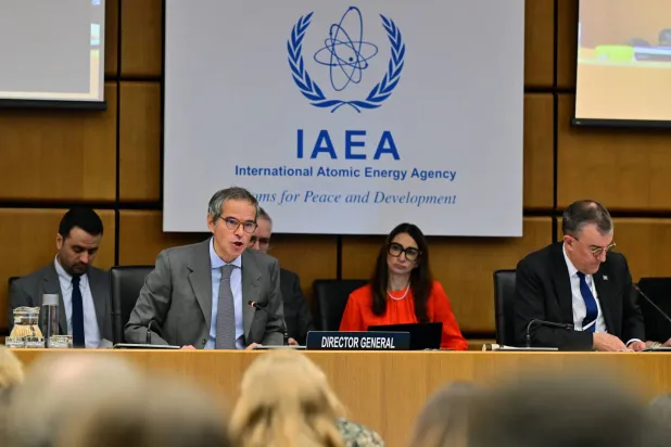 صورة وزعتها الوكالة الدولية للطاقة الذرية لغروسي خلال افتتاحه الاجتماع الفصلي لمجلس المحافظين في فيينا الاثنين